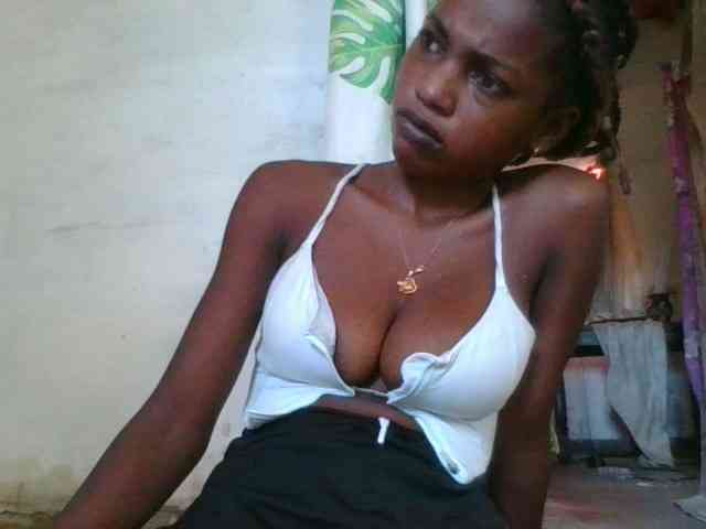 LovelyBlackGirl webcam