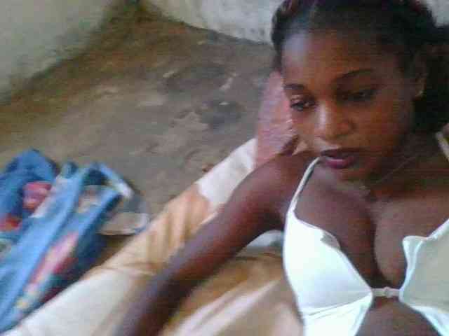 LovelyBlackGirl webcam