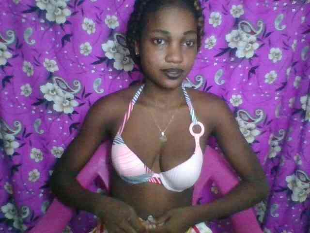 LovelyBlackGirl webcam