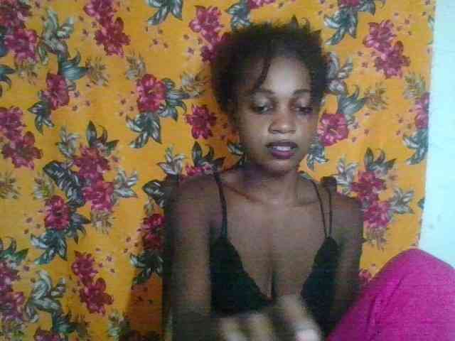 LovelyBlackGirl webcam