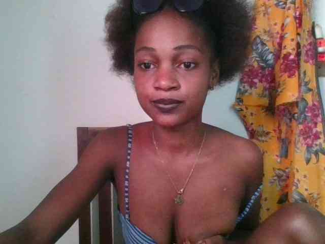 LovelyBlackGirl webcam