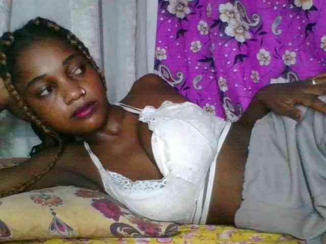 LovelyBlackGirl webcam