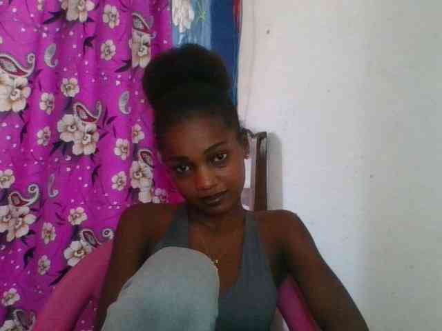 LovelyBlackGirl webcam