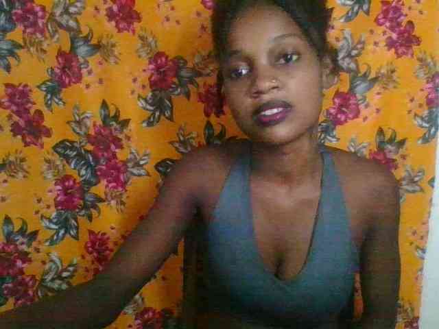 LovelyBlackGirl webcam