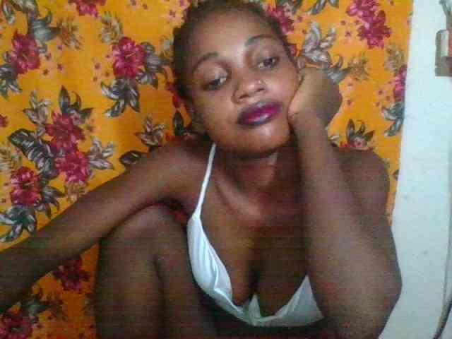 LovelyBlackGirl webcam