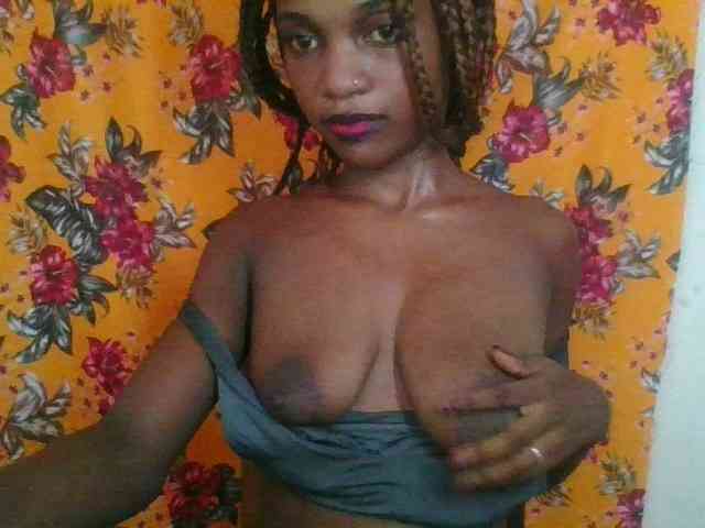 LovelyBlackGirl webcam