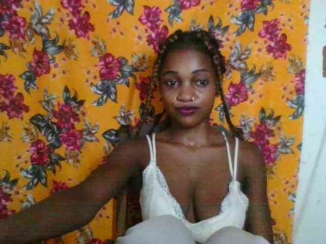 LovelyBlackGirl webcam