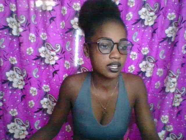 LovelyBlackGirl webcam