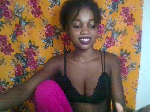 LovelyBlackGirl webcam