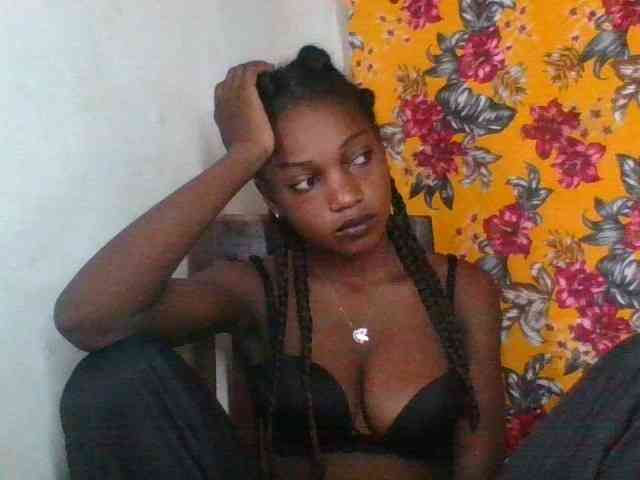 LovelyBlackGirl webcam