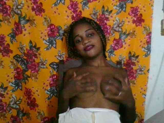 LovelyBlackGirl webcam