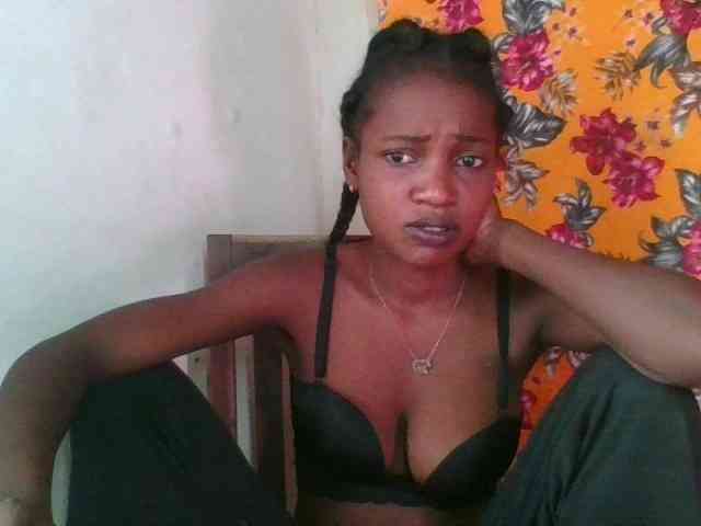 LovelyBlackGirl webcam