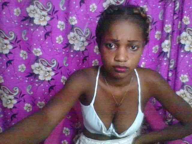 LovelyBlackGirl webcam