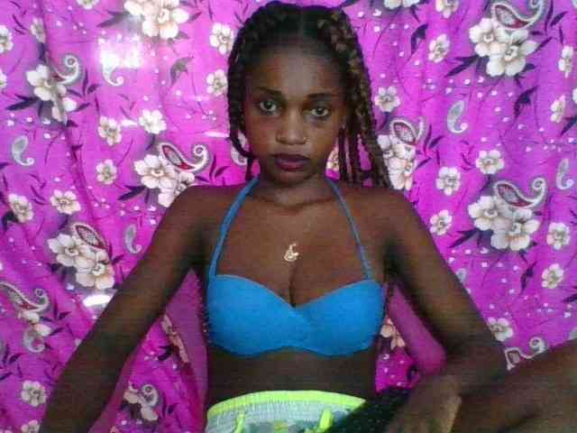 LovelyBlackGirl webcam