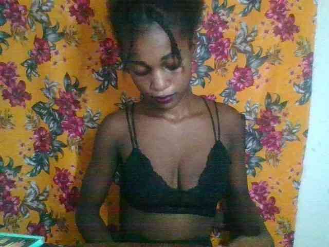 LovelyBlackGirl webcam