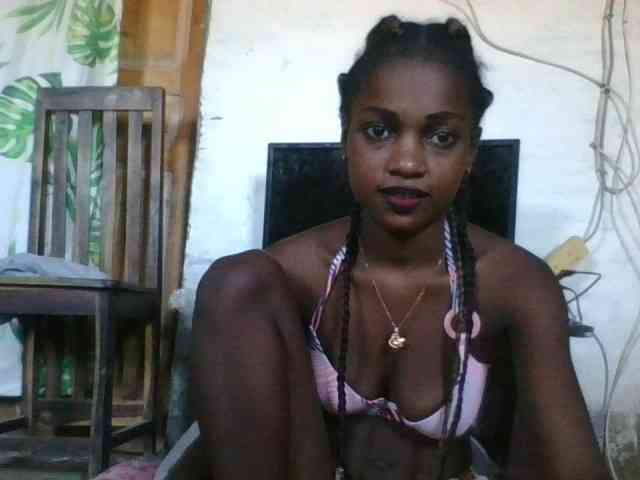 LovelyBlackGirl webcam