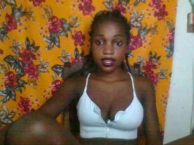 LovelyBlackGirl webcam