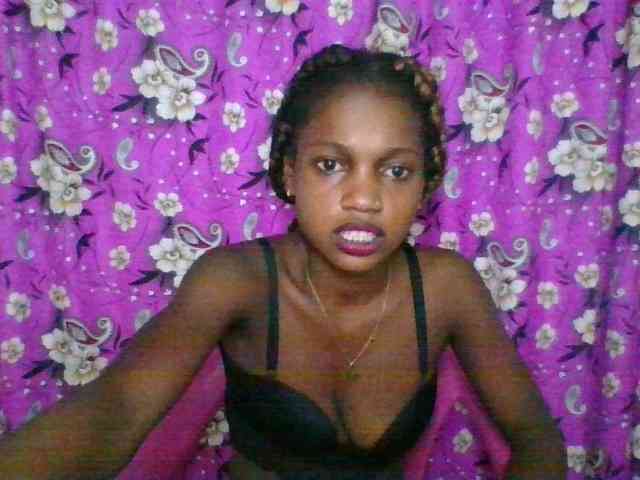 LovelyBlackGirl webcam