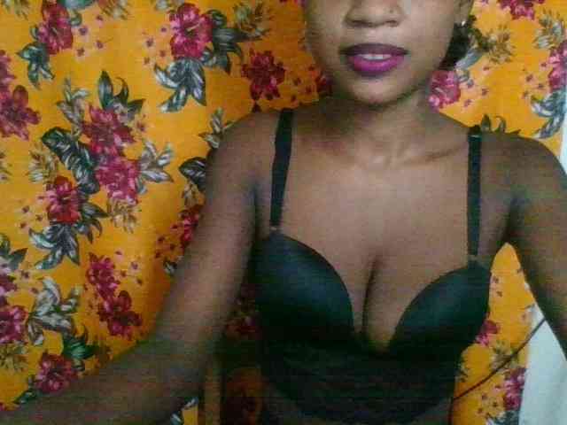 LovelyBlackGirl webcam