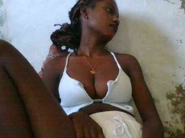 LovelyBlackGirl webcam