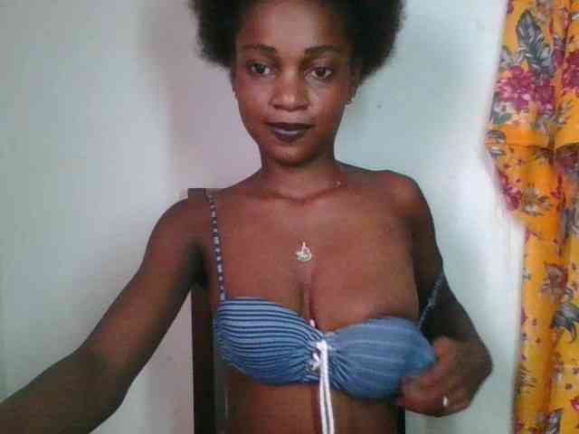 LovelyBlackGirl webcam