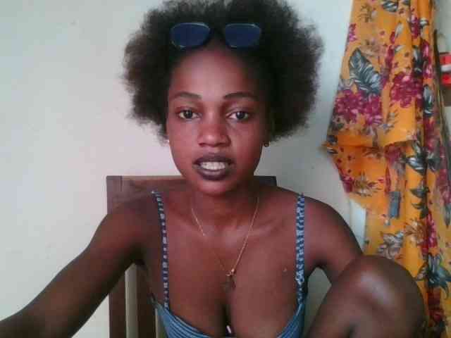 LovelyBlackGirl webcam