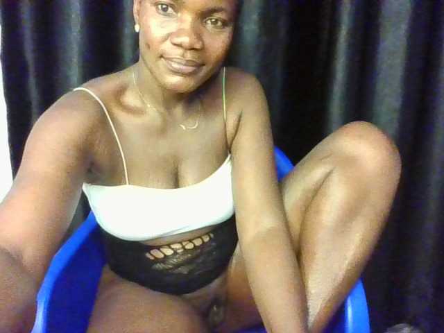 FoxySamantha7's BongaCams show and profile