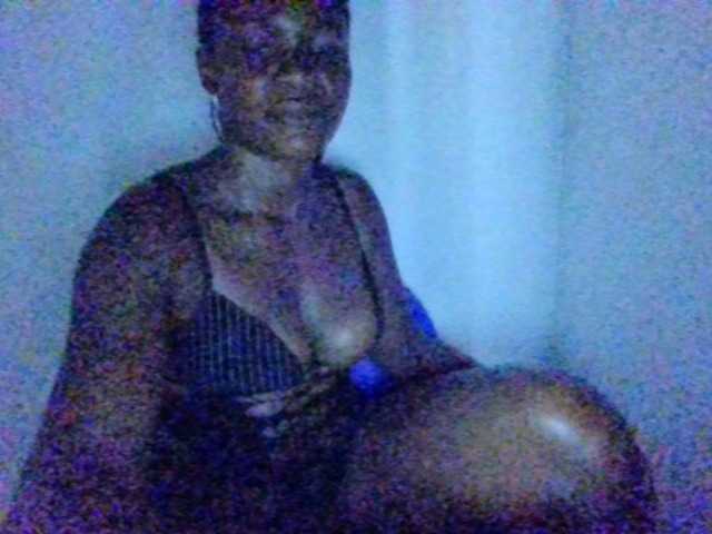 FoxySamantha7's BongaCams show and profile