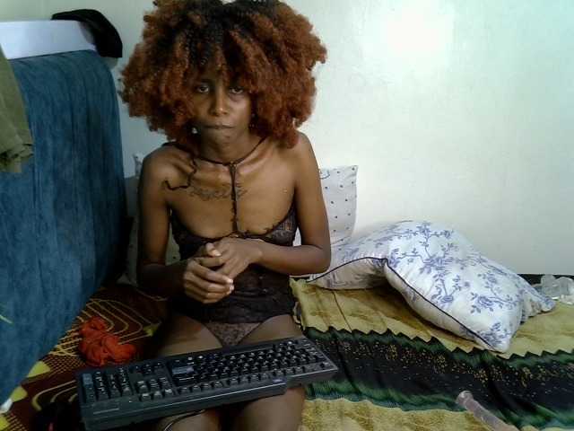 PetiteZaras – webcam model profile photo