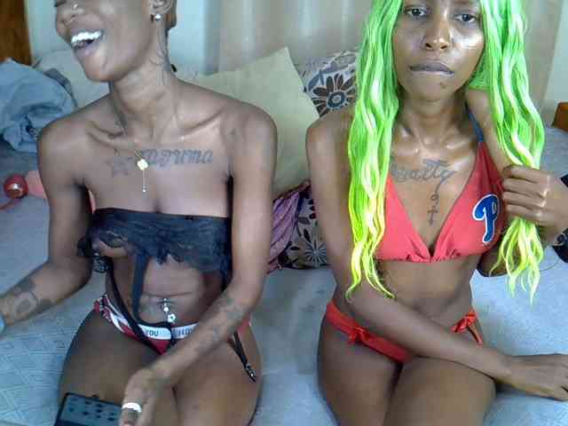 PetiteZaras Live Webcam on BongaCams