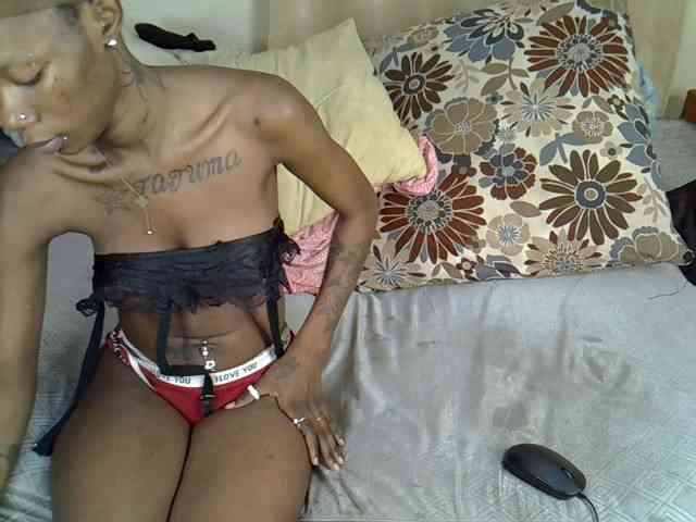 PetiteZaras Live Webcam on BongaCams