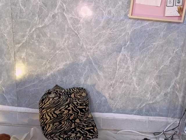 MIAREYS's BongaCams show and profile