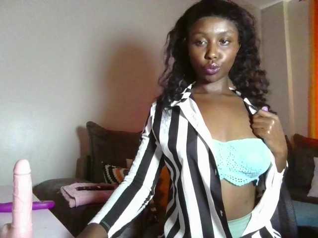 Goldiecandy's BongaCams show and profile