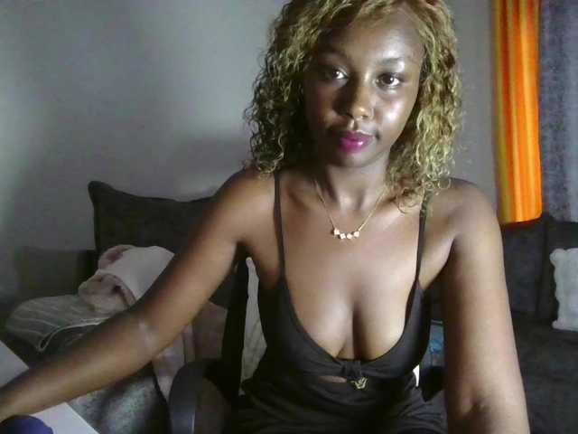 Goldiecandy's BongaCams show and profile