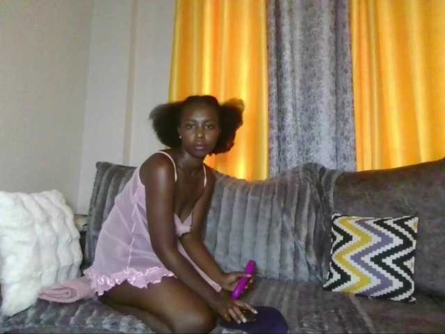 Goldiecandy's BongaCams show and profile