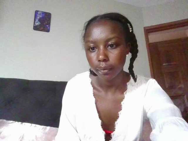 Goldiecandy webcam bongacams model stream image