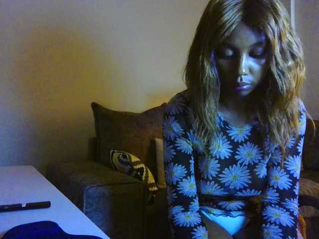 Goldiecandy's BongaCams show and profile