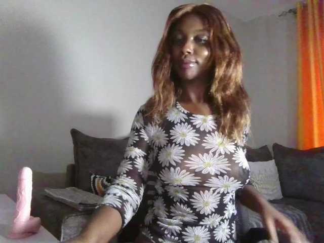 Goldiecandy's BongaCams show and profile