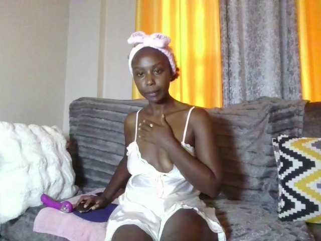 Goldiecandy's BongaCams show and profile