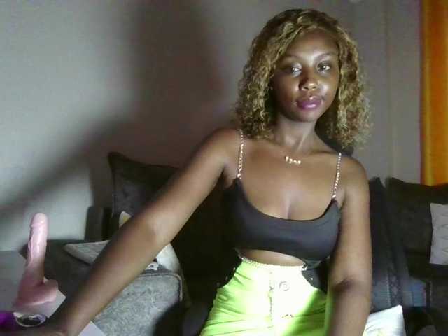 Goldiecandy's BongaCams show and profile