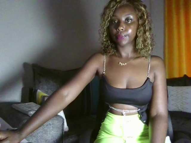 Goldiecandy's BongaCams show and profile