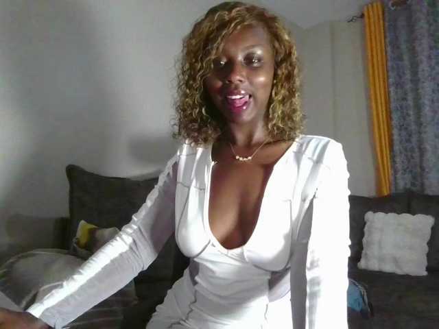 Goldiecandy's BongaCams show and profile