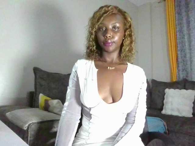 Goldiecandy's BongaCams show and profile