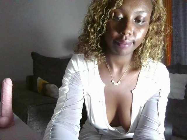 Goldiecandy's BongaCams show and profile