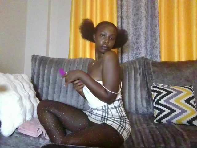 Goldiecandy's BongaCams show and profile