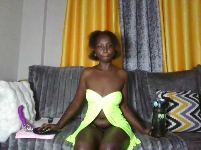 Goldiecandy's BongaCams show and profile