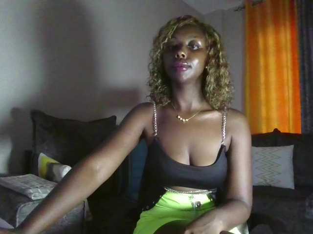 Goldiecandy's BongaCams show and profile