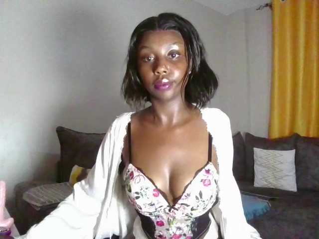 Goldiecandy live cam profile