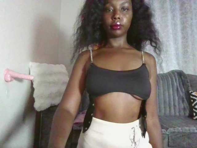 Goldiecandy's BongaCams show and profile