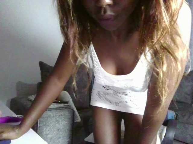 Goldiecandy's BongaCams show and profile